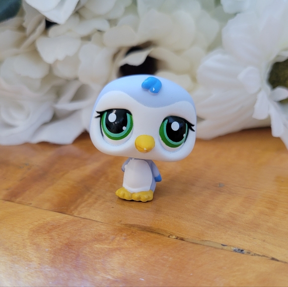 Littlest Pet Shop LPS #1526 Penguin Bird Blue White Green Eyes - Picture 2 of 12